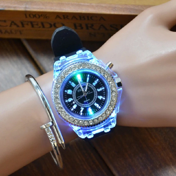 Fashion Man Women Silicon Wrist Watch Diamonds Night light Watch LeisureTime Lovers Girls Women Watches