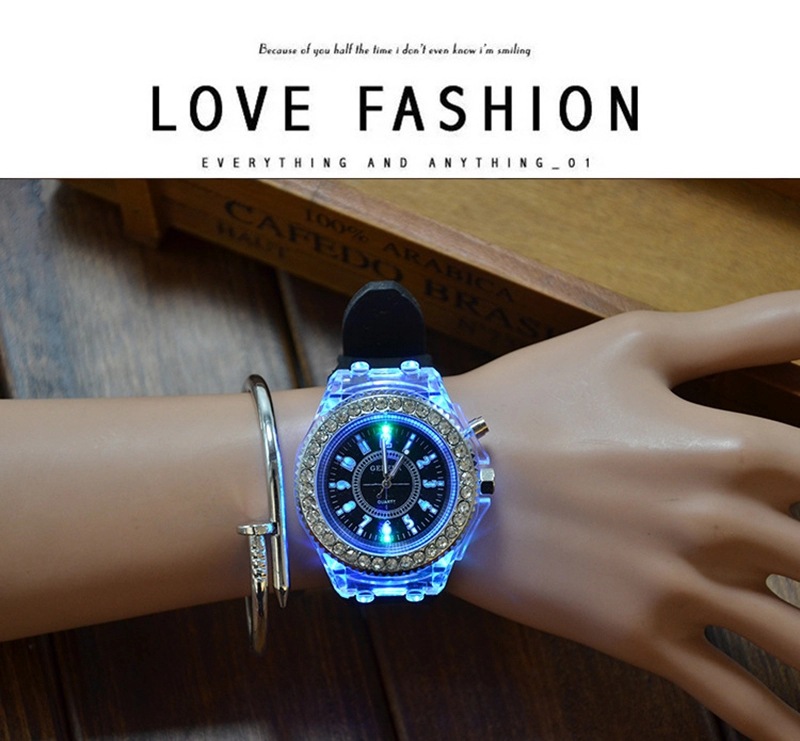 Fashion Man Women Silicon Wrist Watch Diamonds Night light Watch LeisureTime Lovers Girls Women Watches