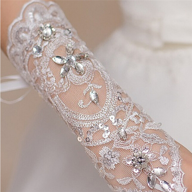 Popular Wedding Gift Bridal Gloves Short  Rhinestone White Lace Glove Beautiful Wedding Accessories