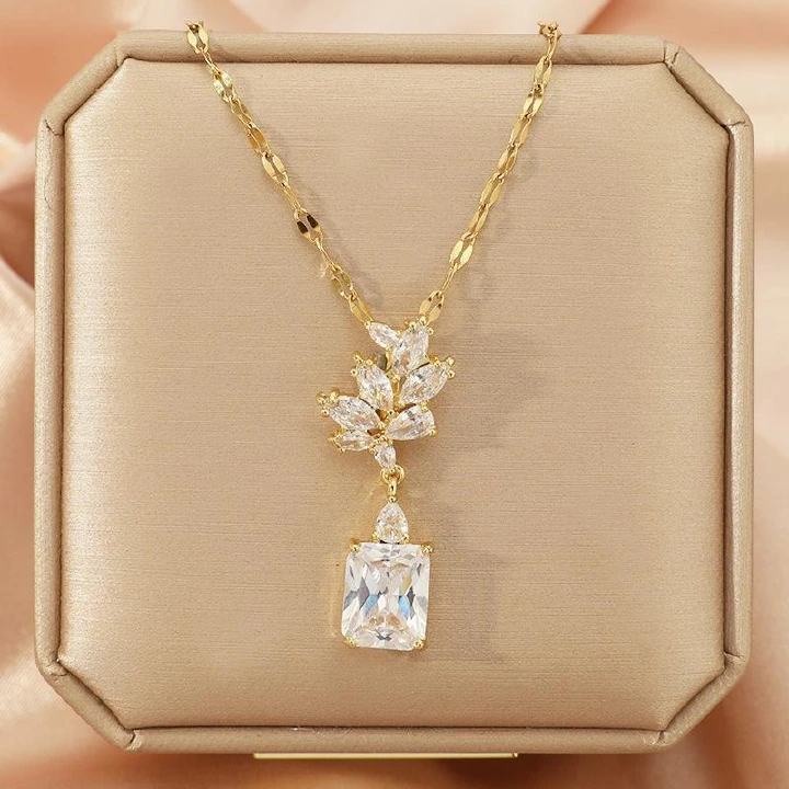 Africa, Europe, America New Fashion Necklace Woman Simple Titanium Steel Necklace Female Small Fresh Geometric Zircon Fringe Temperament Girl Sweet Jewelry Chain Element Retro style