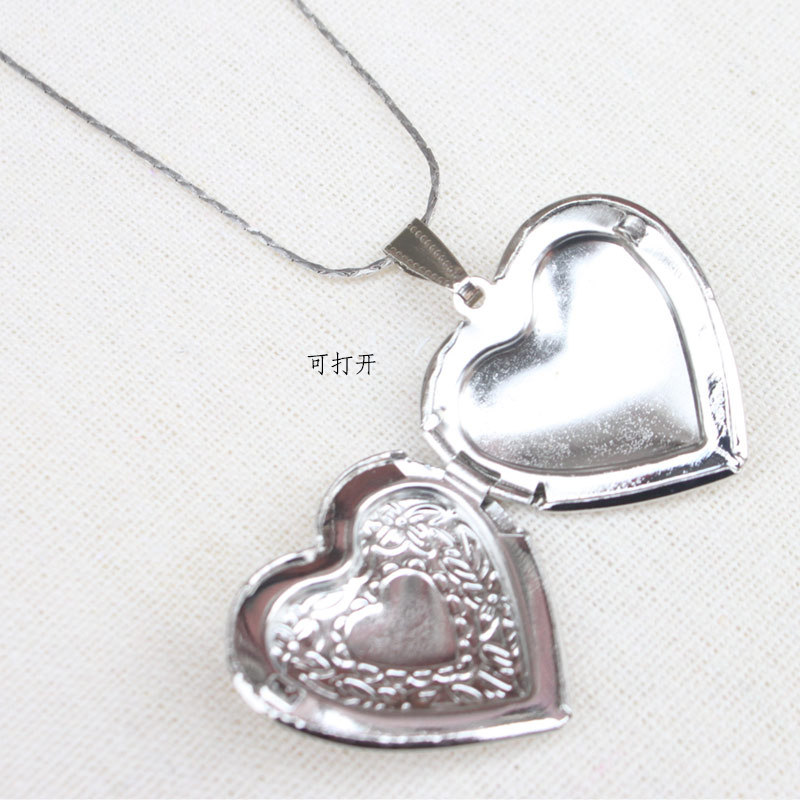 1-piece Lockts Heart shaped Pendant with Foldable Cover and Photo Holder Necklace High Quality Alloy Necklace Silver