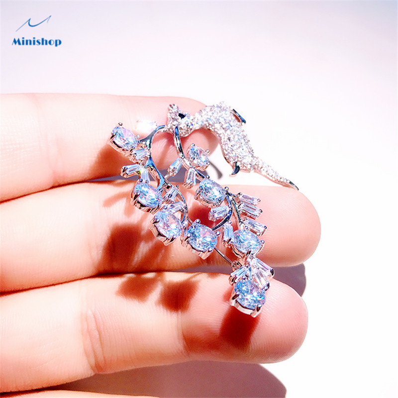 Women Elegant Deer Brooch Luxury Sweater Pin Collar Pin Party Clothes Jewelry Dress Accessories