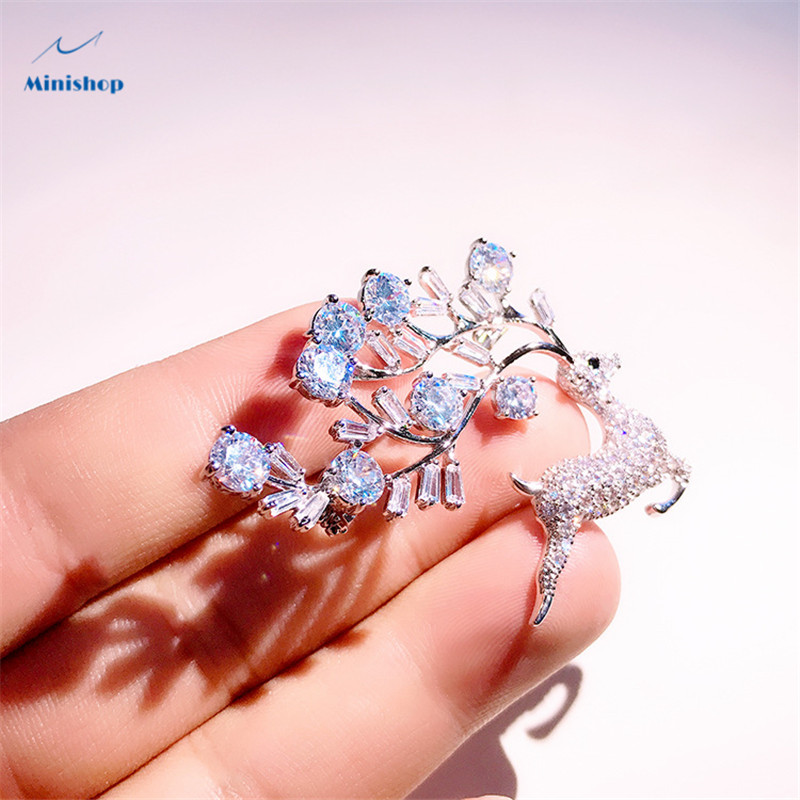 Women Elegant Deer Brooch Luxury Sweater Pin Collar Pin Party Clothes Jewelry Dress Accessories