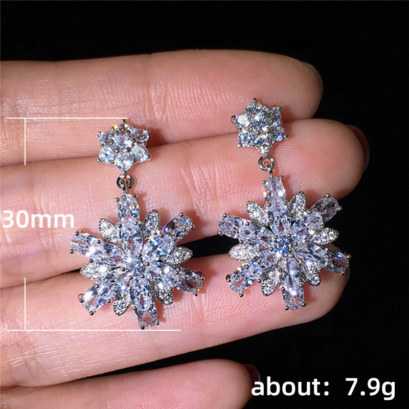 Women Fashion and Exquisite Ice Flower Lady Earrings Sparkly Beautiful Creative Earrings