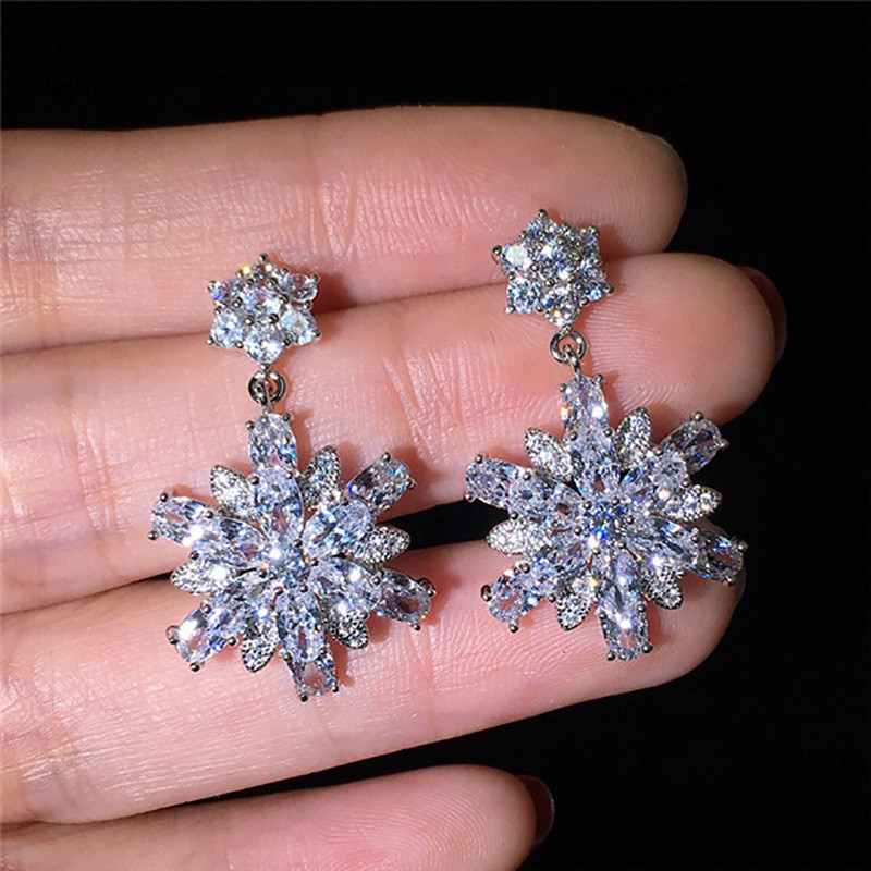 Women Fashion and Exquisite Ice Flower Lady Earrings Sparkly Beautiful Creative Earrings
