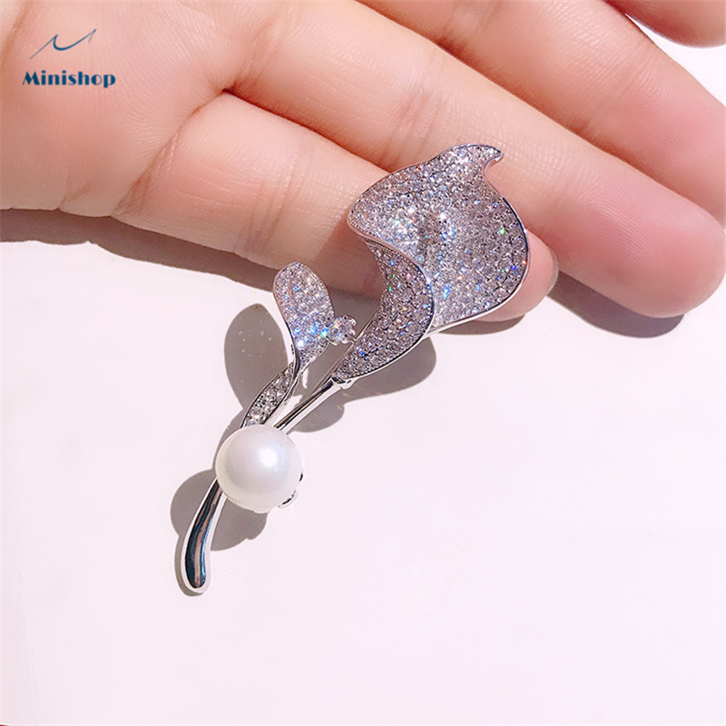 Lady Tulip Brooch Luxury Cardigan Clasp Brooch Women Suit Accessories Vintage Cape Clasp