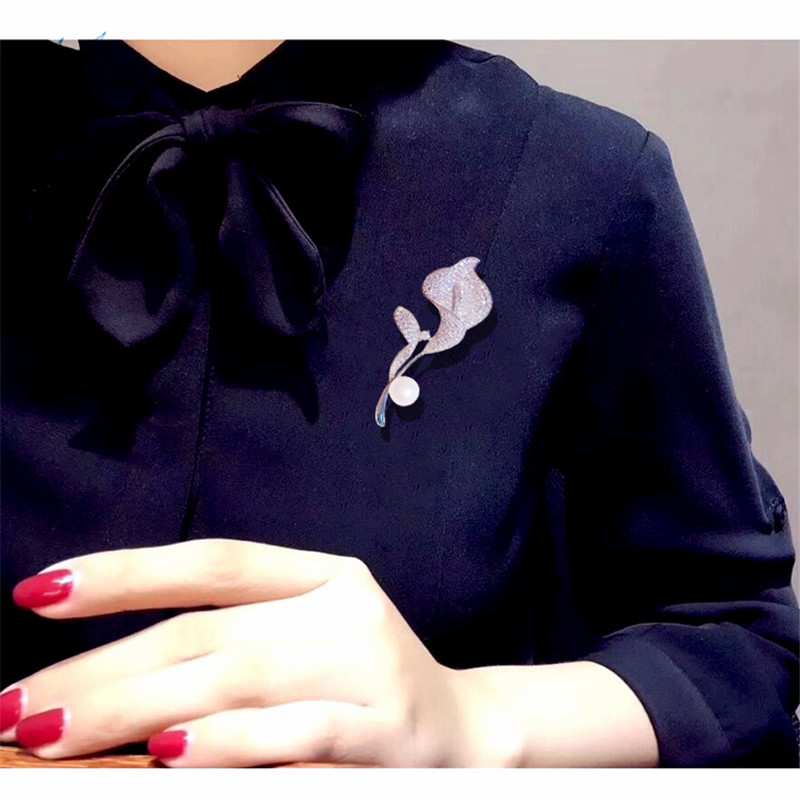 Lady Tulip Brooch Luxury Cardigan Clasp Brooch Women Suit Accessories Vintage Cape Clasp