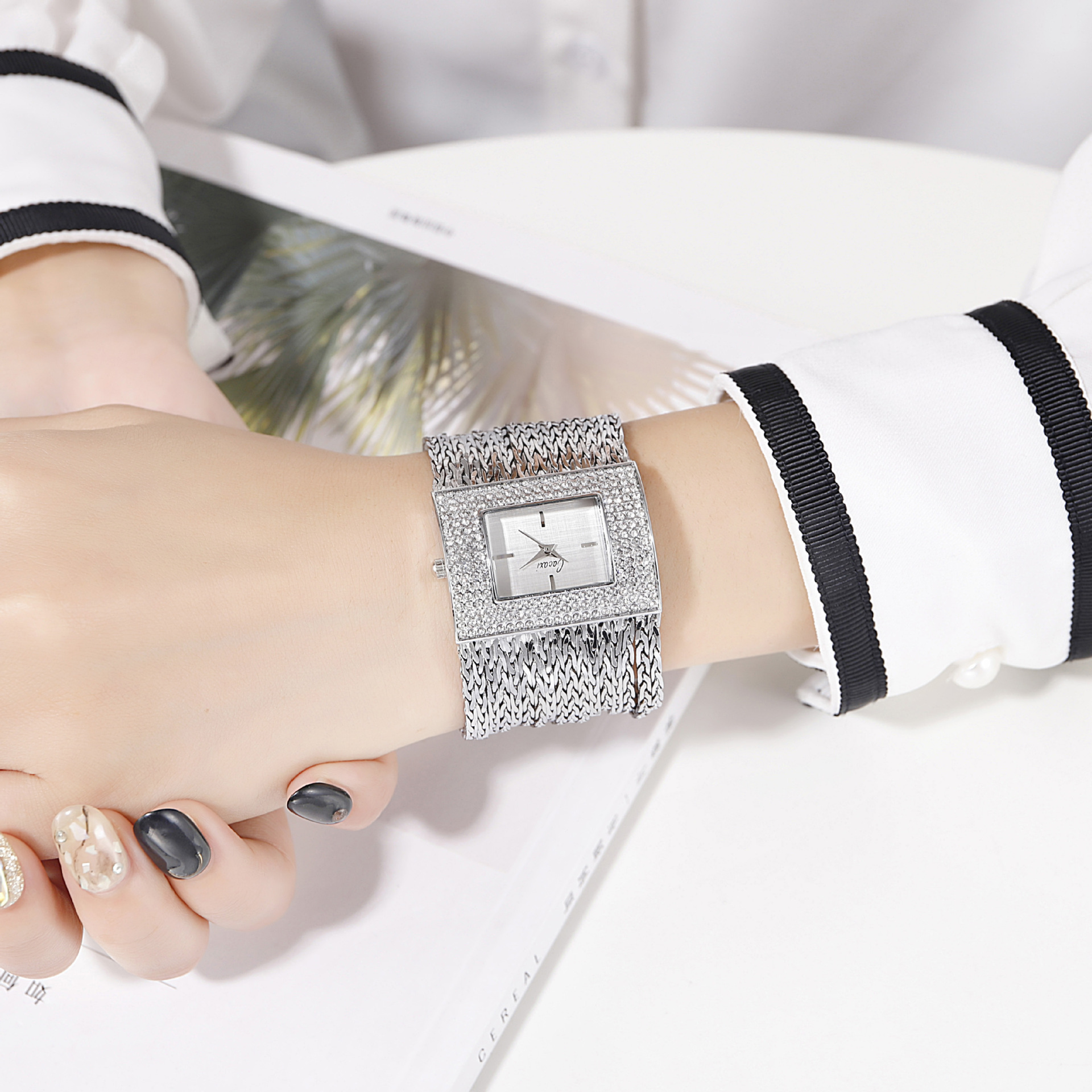 Women New Fashion Watch Lady Square Bracelet Diamond Watch Daily Waterproof OL Watches Party Watch
