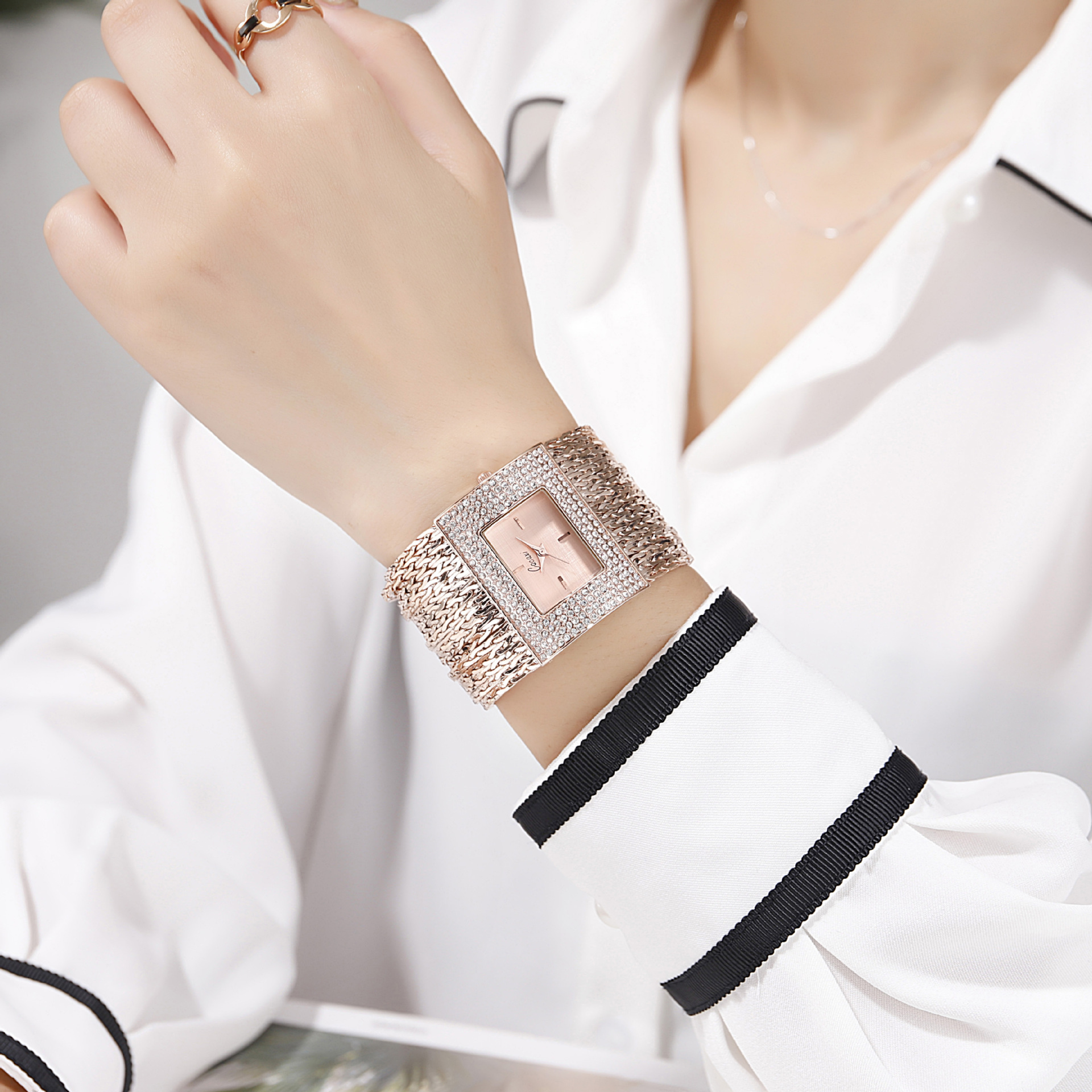 Women New Fashion Watch Lady Square Bracelet Diamond Watch Daily Waterproof OL Watches Party Watch