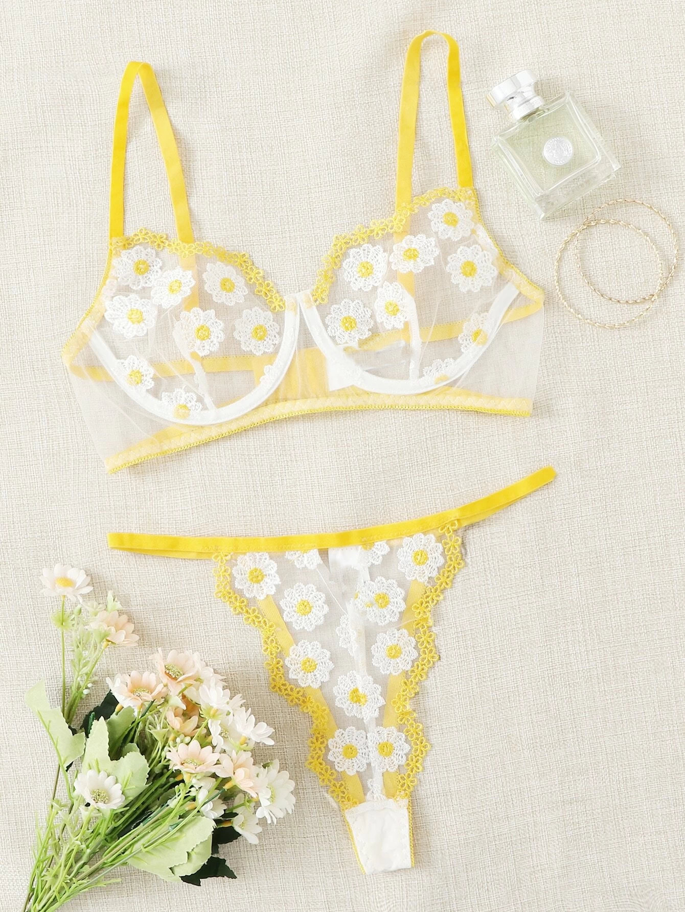 The latest fashion Daisy embroidery women&apos;s sexy mesh Underwear Lingerie Set