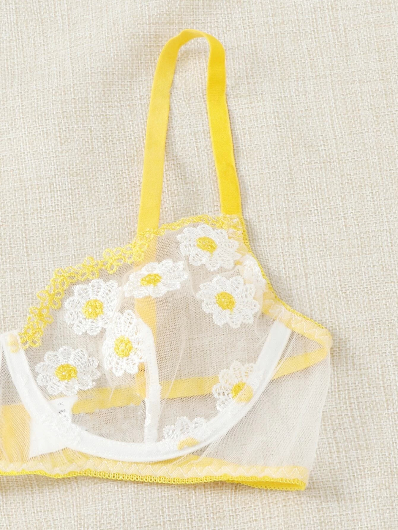 The latest fashion Daisy embroidery women&apos;s sexy mesh Underwear Lingerie Set