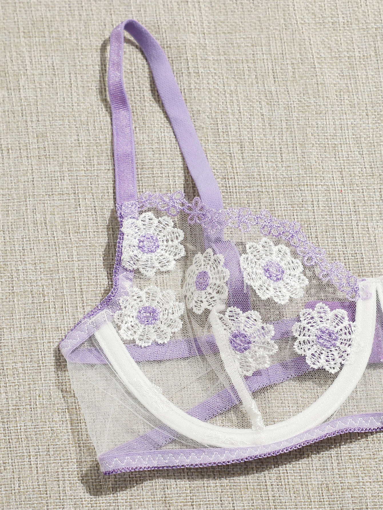 The latest fashion Daisy embroidery women&apos;s sexy mesh Underwear Lingerie Set
