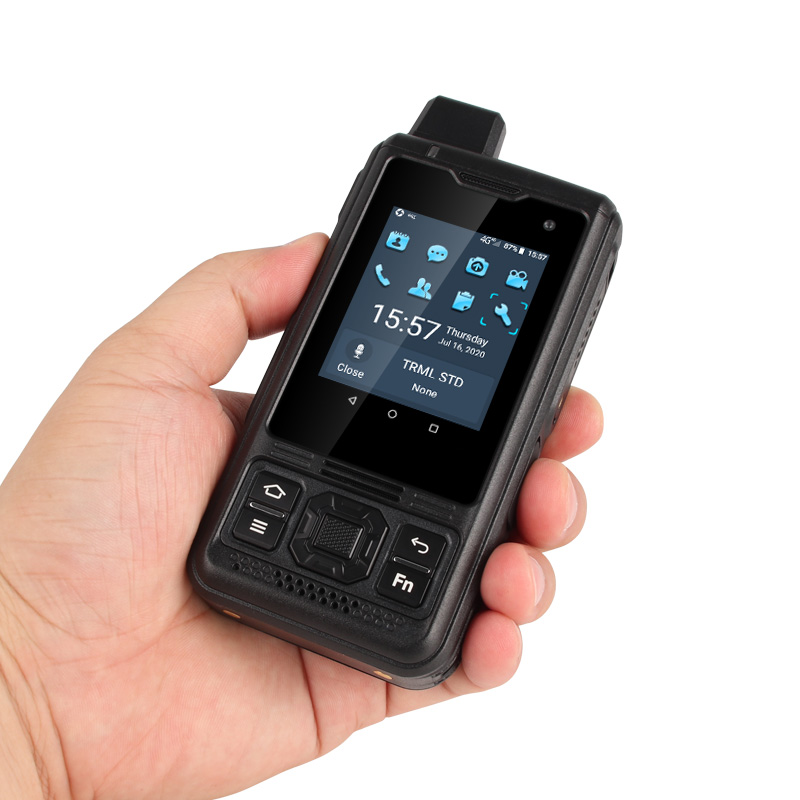 2.4 Inch touch screen IP68 Waterproof 4G LTE POC SOS Button WIFI walkie talkie zello Android 8.1 phone Radio SOS Android Phone with NFC UNIWA B8000