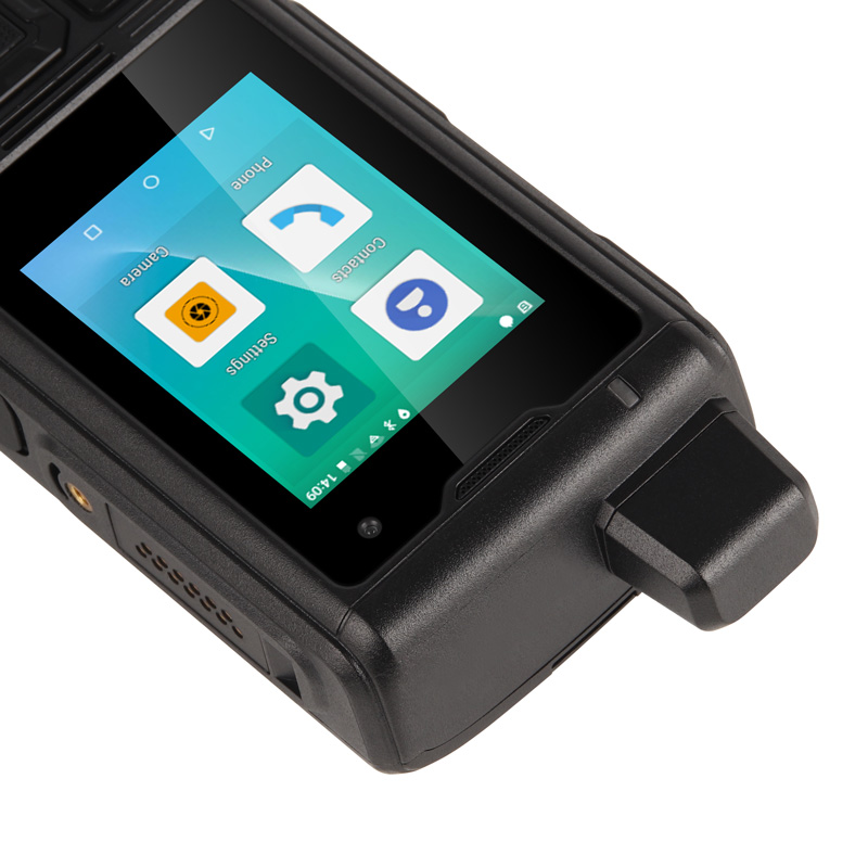 2.4 Inch touch screen IP68 Waterproof 4G LTE POC SOS Button WIFI walkie talkie zello Android 8.1 phone Radio SOS Android Phone with NFC UNIWA B8000