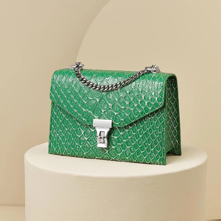 Yan select leather chain small square bag 2023 crossbody bag summer single shoulder bag senior sense underarm bag