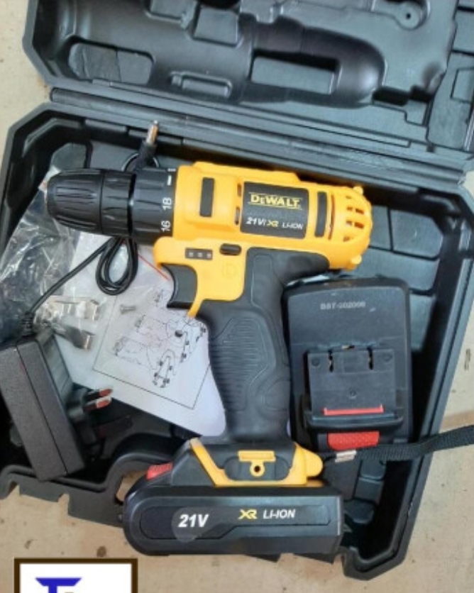 DEWALT 18V Cordless Drill PLUS 2 Batteries With Blow Box