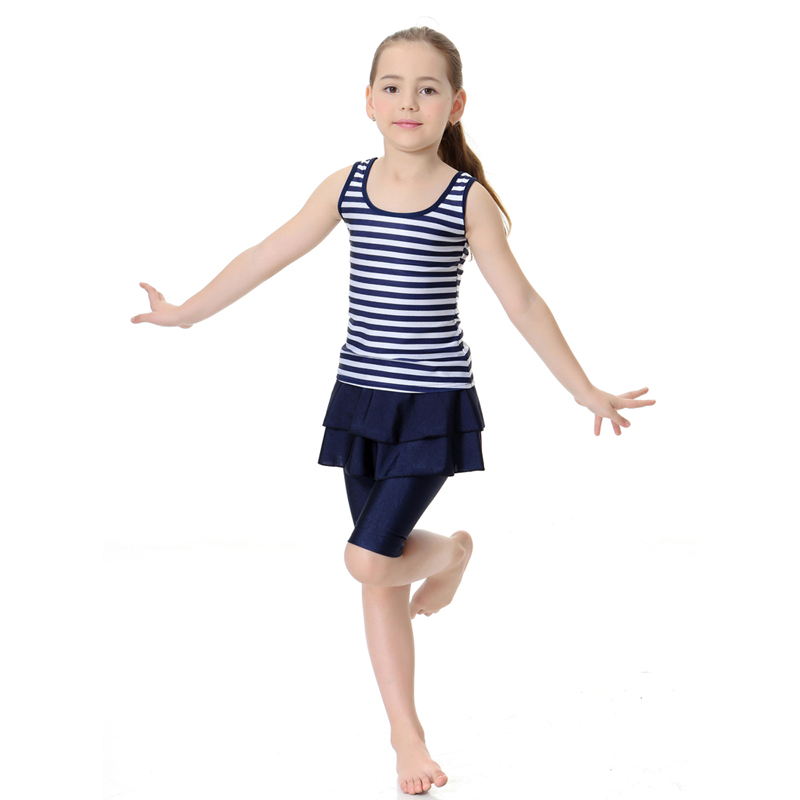 girl&apos;s Islamic clothing Muslim swimsuit child&apos;s a two-piece suit consists of jacket and pant