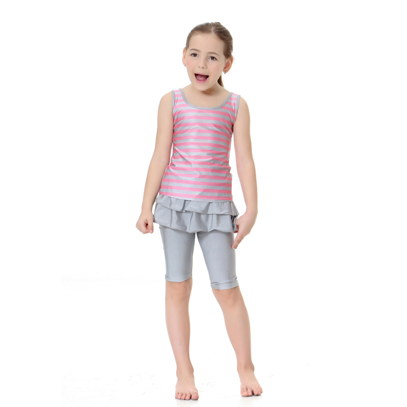 girl&apos;s Islamic clothing Muslim swimsuit child&apos;s a two-piece suit consists of jacket and pant
