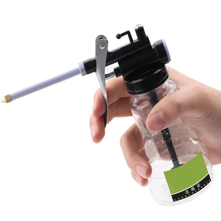 250ml manual oiler, kitchen portable oiler, lubricating oil injector, high-pressure manual oiler plastic hose drop resistant oiler refueling kettle machine