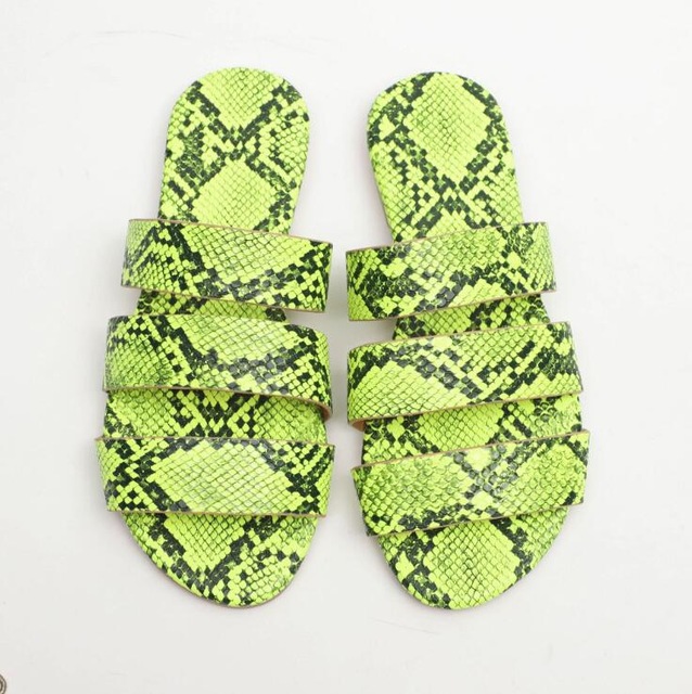 2020 new fashion flat low-heeled snake pattern slippers Flip-flops women's sandals beach slippers