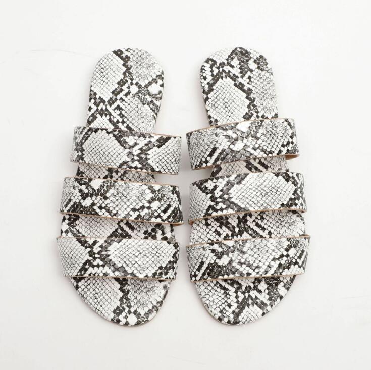 2020 new fashion flat low-heeled snake pattern slippers Flip-flops women's sandals beach slippers
