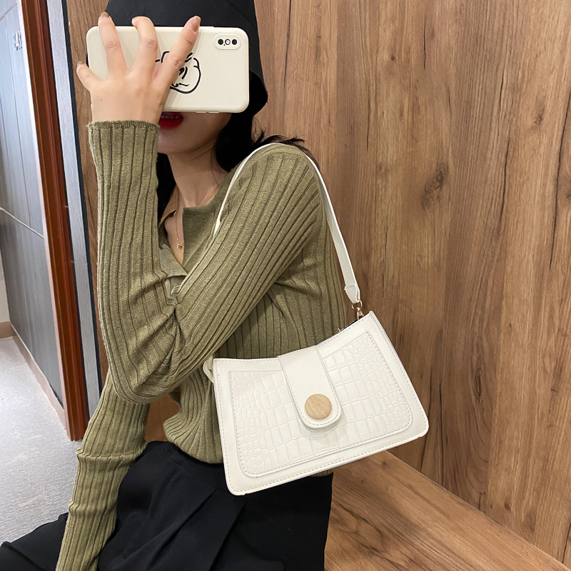 Crocodile Pattern Baguette Handbag for Women 2021 Candy Color Chain Ladies Small Shoulder Bags Fashion Design Leather Armpit Bag