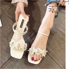 Summer Women Slippers Thick Heel Transparent Ladies Shoes Colorful Rivets Low Heels Fashion Sandals for Girls High Heels Sandals