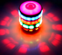Luminous music top toy Children's rotating flash top toy top boy and girl toys Random Color Onesize