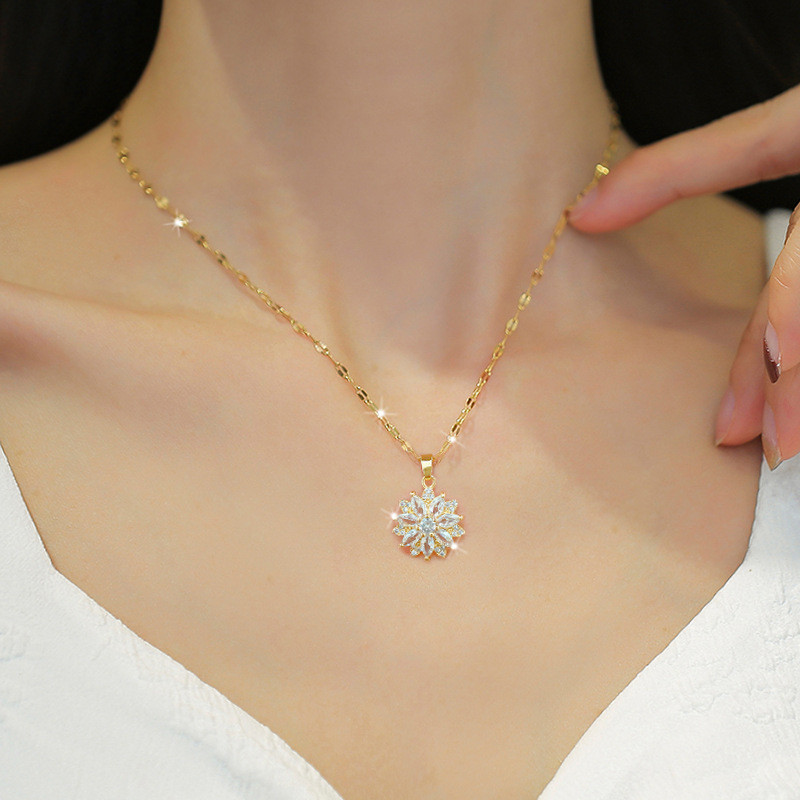 Romantic Sparkling Micro-set Zircon Light Luxury Flower Pendant Jewelry 18K Transparent Gold Necklace Clavicle Chain Pendant Necklaces Gold