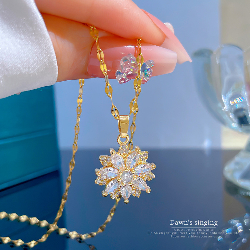 Romantic Sparkling Micro-set Zircon Light Luxury Flower Pendant Jewelry 18K Transparent Gold Necklace Clavicle Chain Pendant Necklaces Gold
