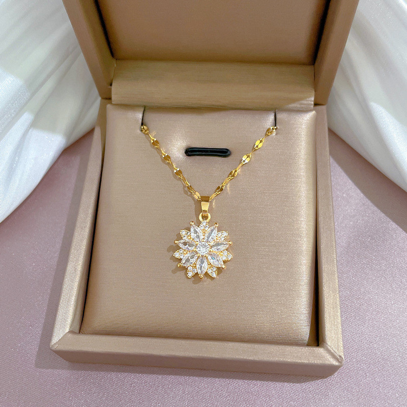 Romantic Sparkling Micro-set Zircon Light Luxury Flower Pendant Jewelry 18K Transparent Gold Necklace Clavicle Chain Pendant Necklaces Gold