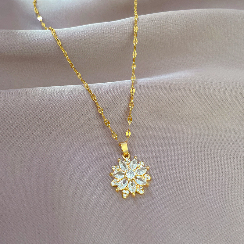 Romantic Sparkling Micro-set Zircon Light Luxury Flower Pendant Jewelry 18K Transparent Gold Necklace Clavicle Chain Pendant Necklaces Gold
