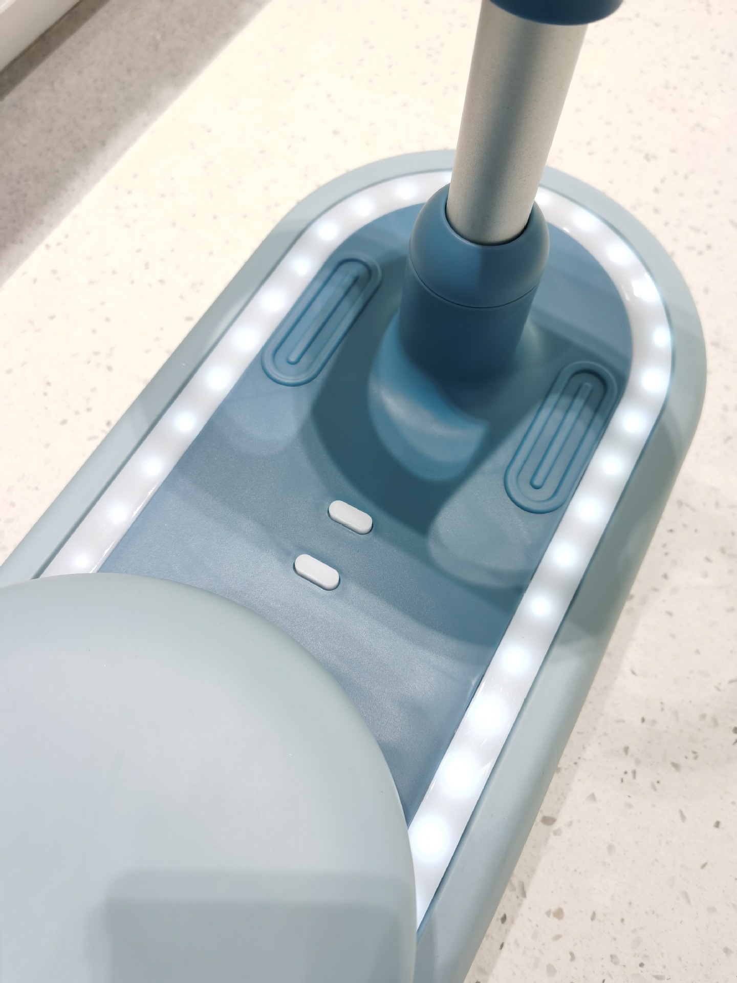 Children's twist car universal wheel boys and girls' swing car 1-3-4 year old sliding toy