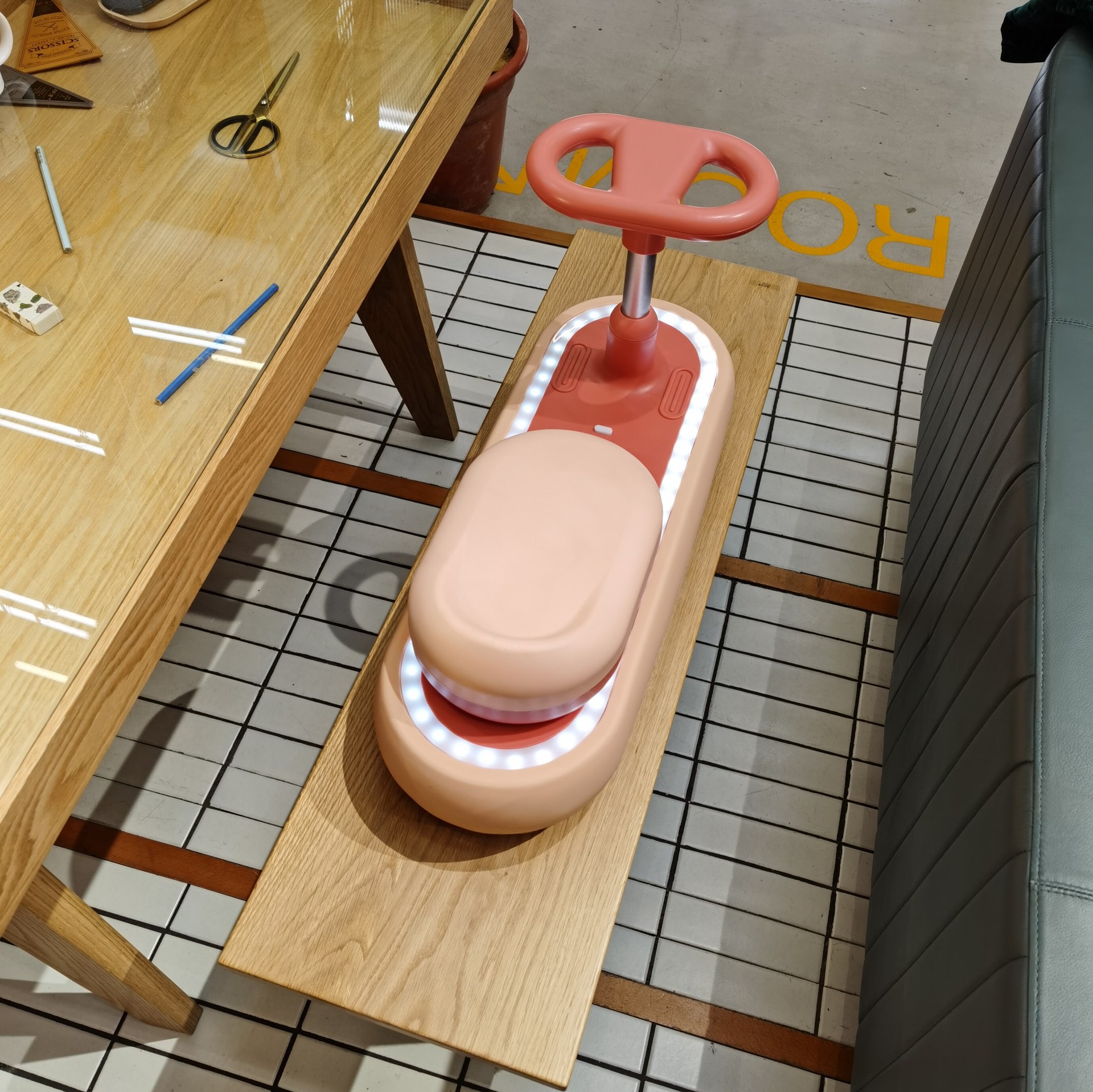 Children's twist car universal wheel boys and girls' swing car 1-3-4 year old sliding toy