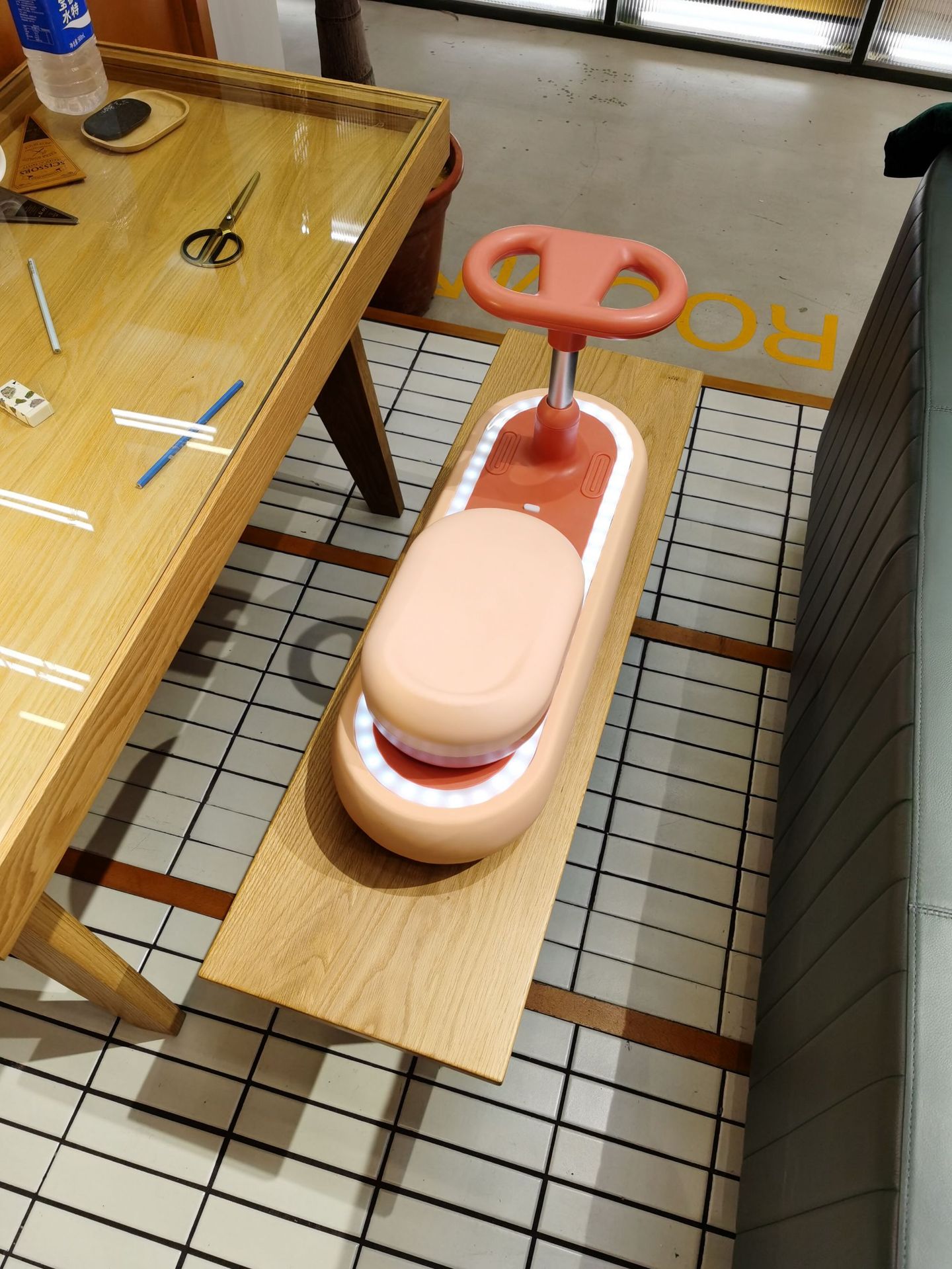 Children's twist car universal wheel boys and girls' swing car 1-3-4 year old sliding toy