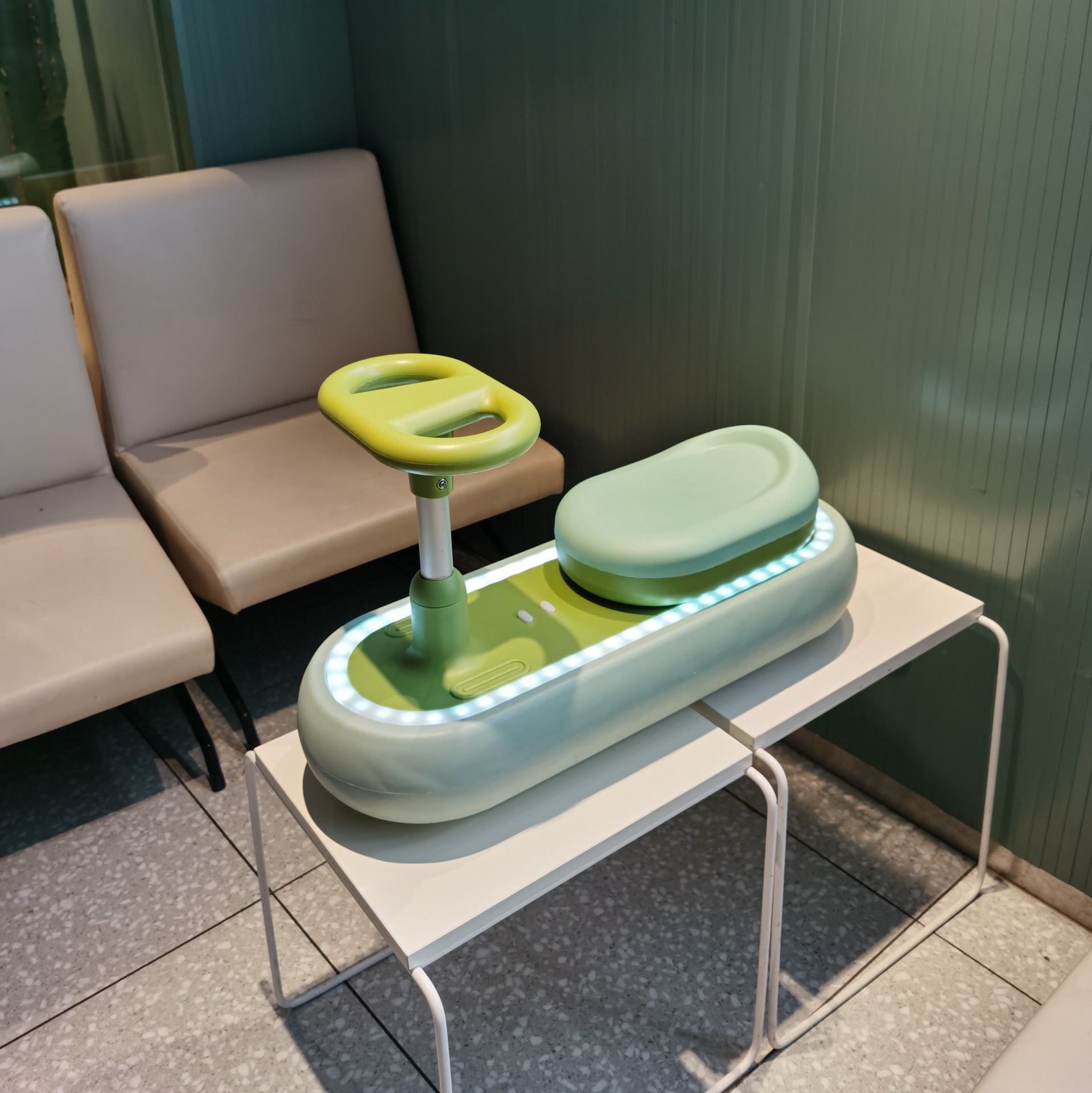 Children's twist car universal wheel boys and girls' swing car 1-3-4 year old sliding toy