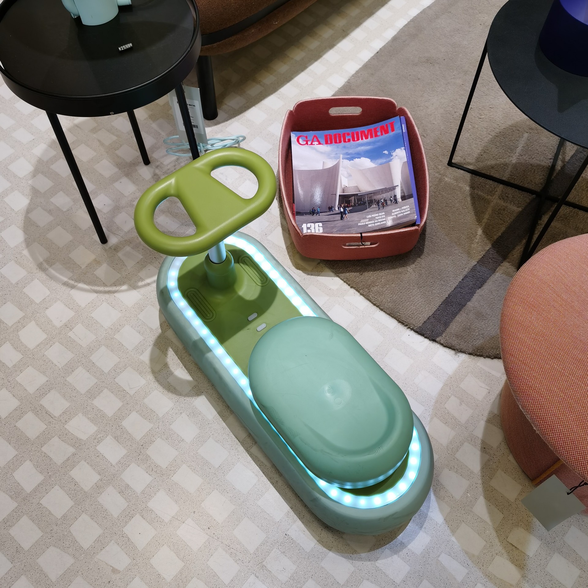 Children's twist car universal wheel boys and girls' swing car 1-3-4 year old sliding toy