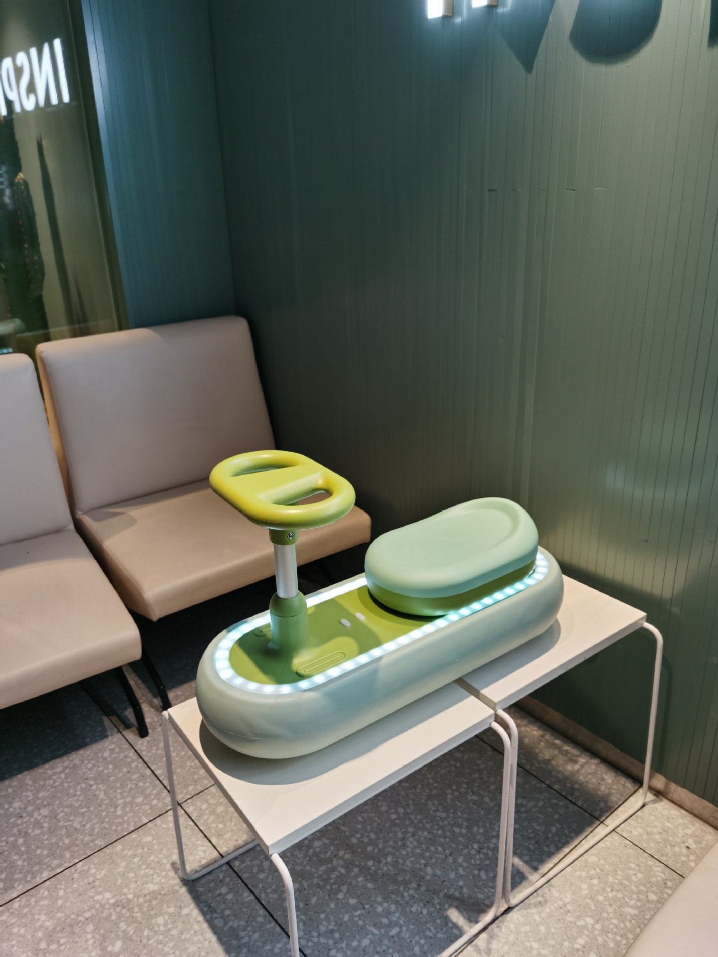 Children's twist car universal wheel boys and girls' swing car 1-3-4 year old sliding toy