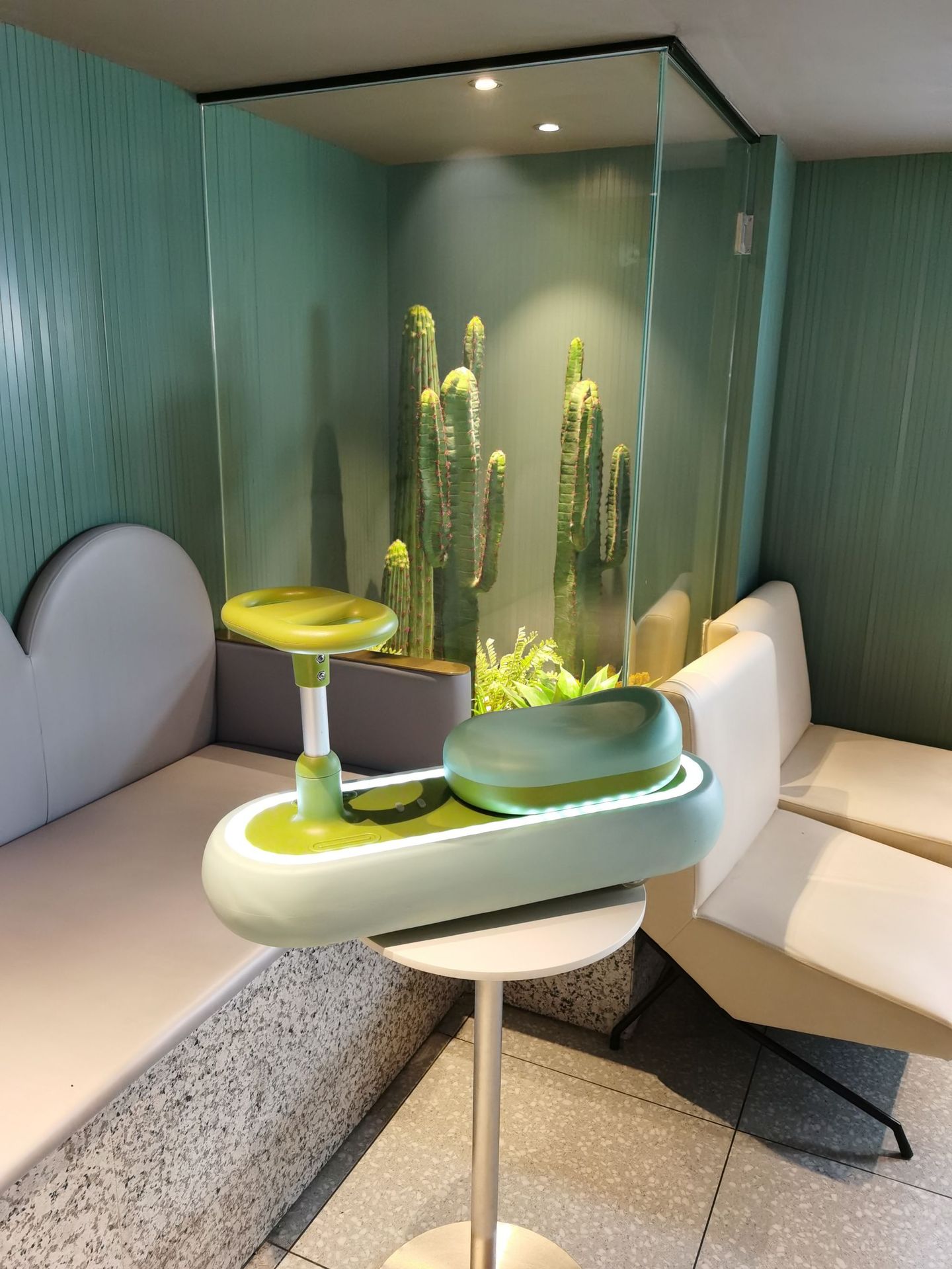 Children's twist car universal wheel boys and girls' swing car 1-3-4 year old sliding toy