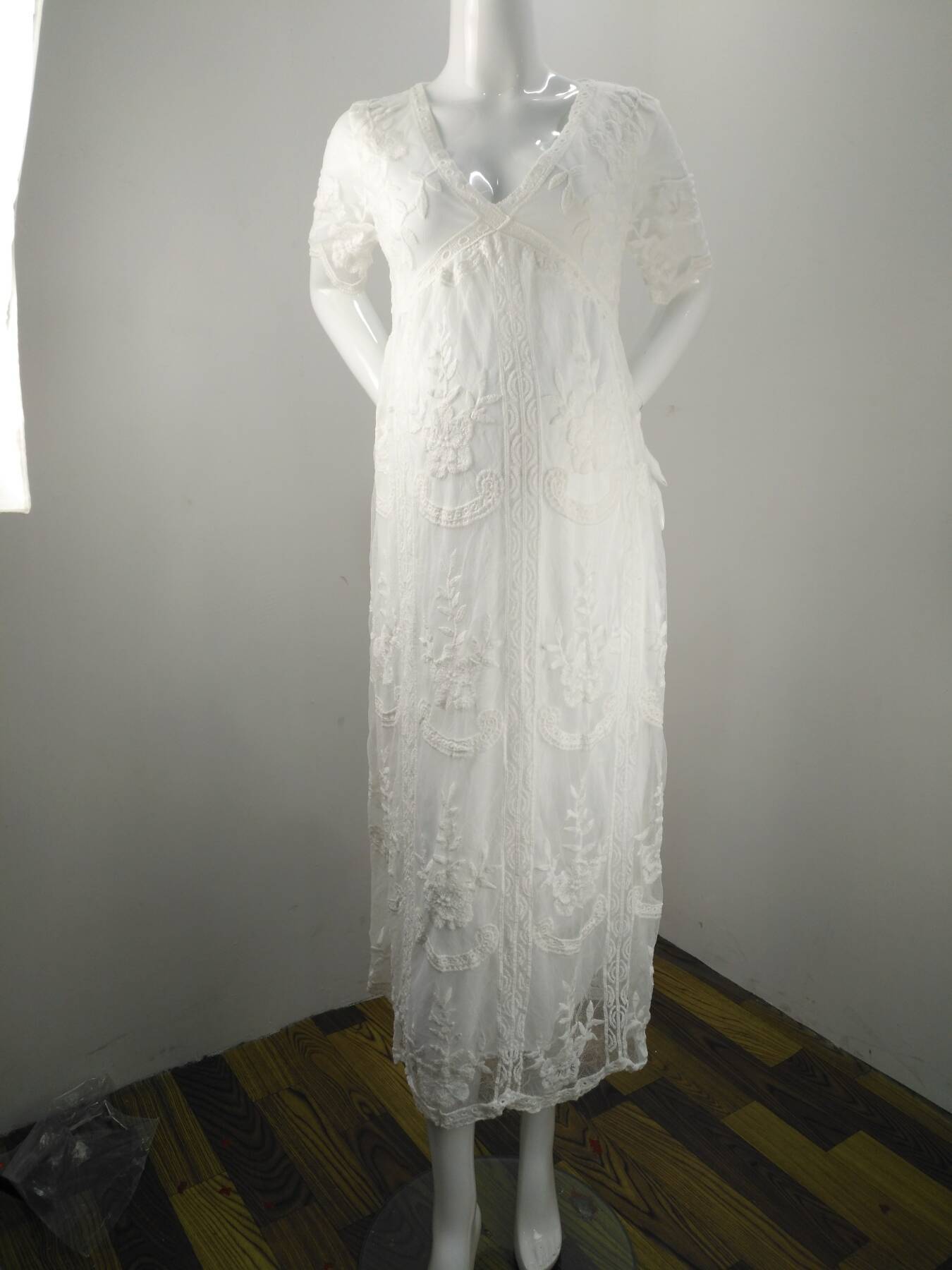 Photo of pregnant women lace dress