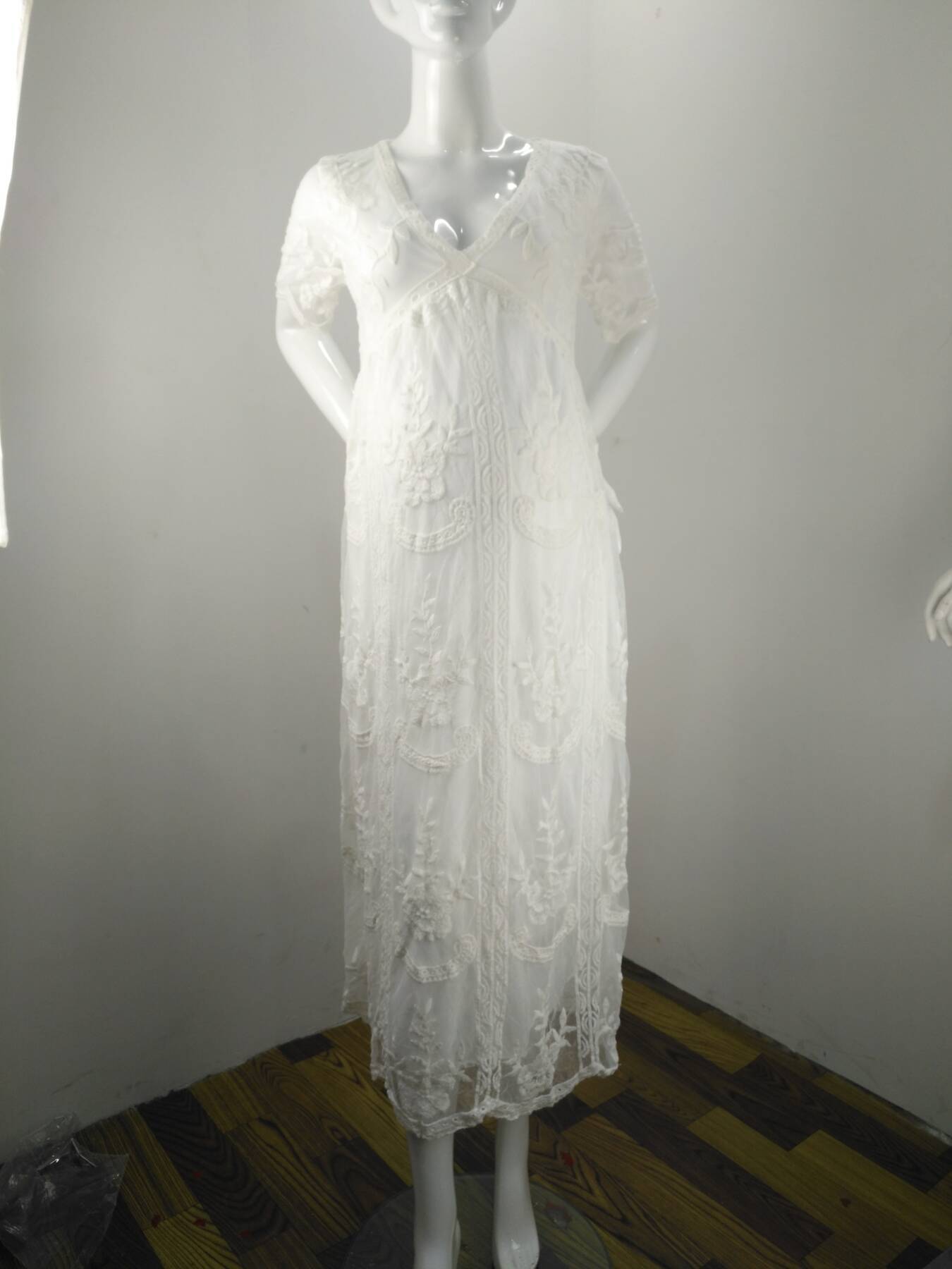 Photo of pregnant women lace dress
