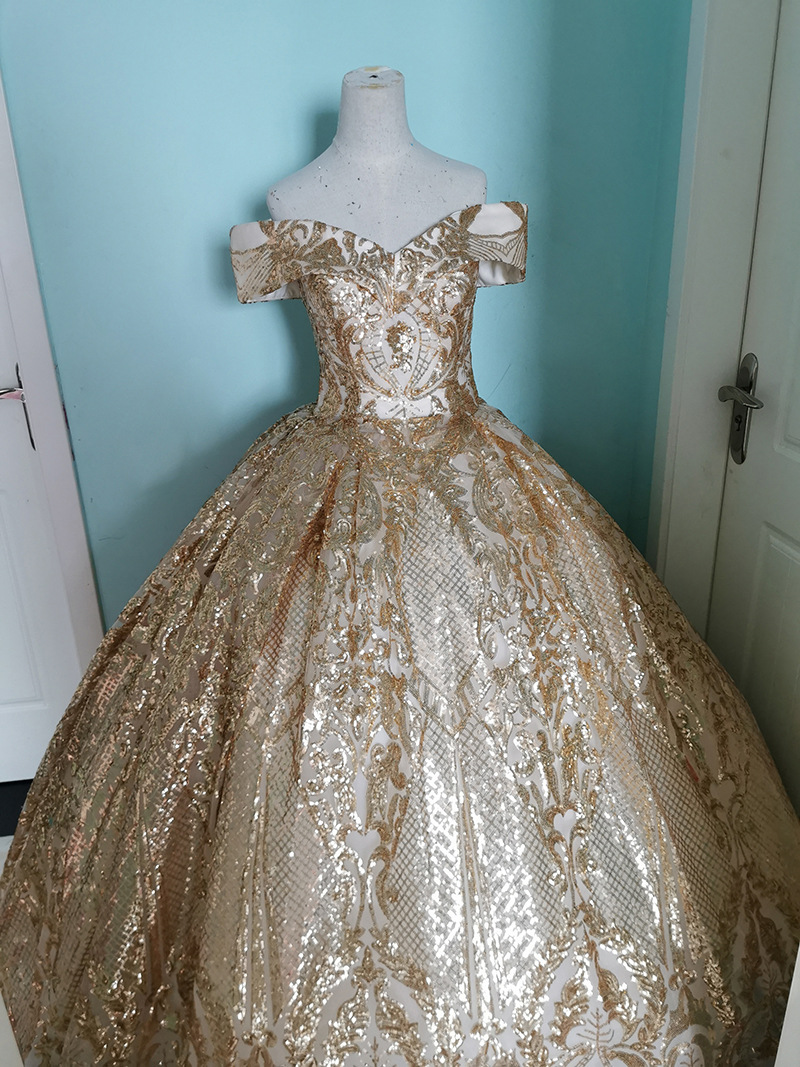 2021 New European and American brides solo wedding dress shoulder to shoulder golden dinner dress