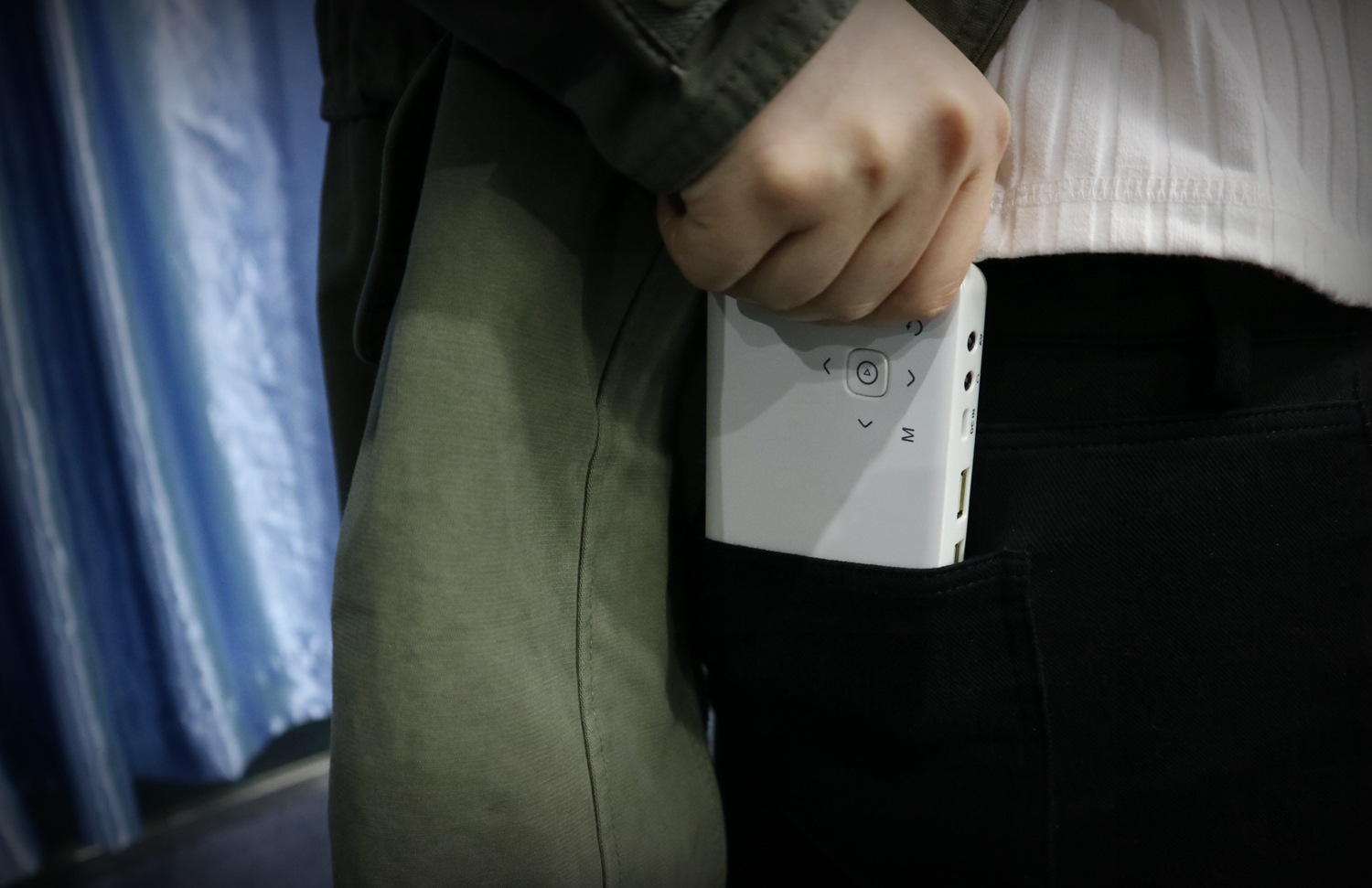 Gp1sup micro projector Android 4.4os MSTAR V56 + AMLOGIC S805 dual chip