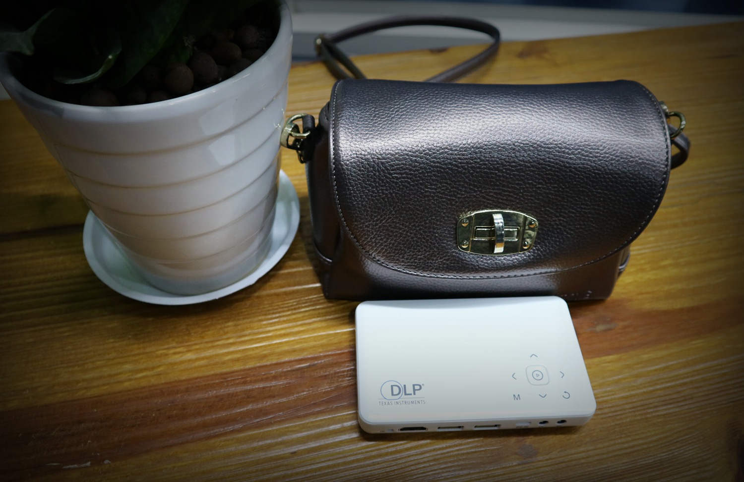 Gp1sup micro projector Android 4.4os MSTAR V56 + AMLOGIC S805 dual chip