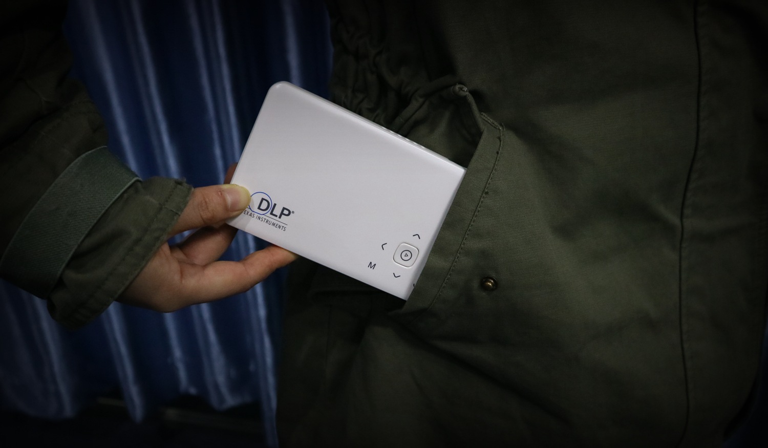 Gp1sup micro projector Android 4.4os MSTAR V56 + AMLOGIC S805 dual chip