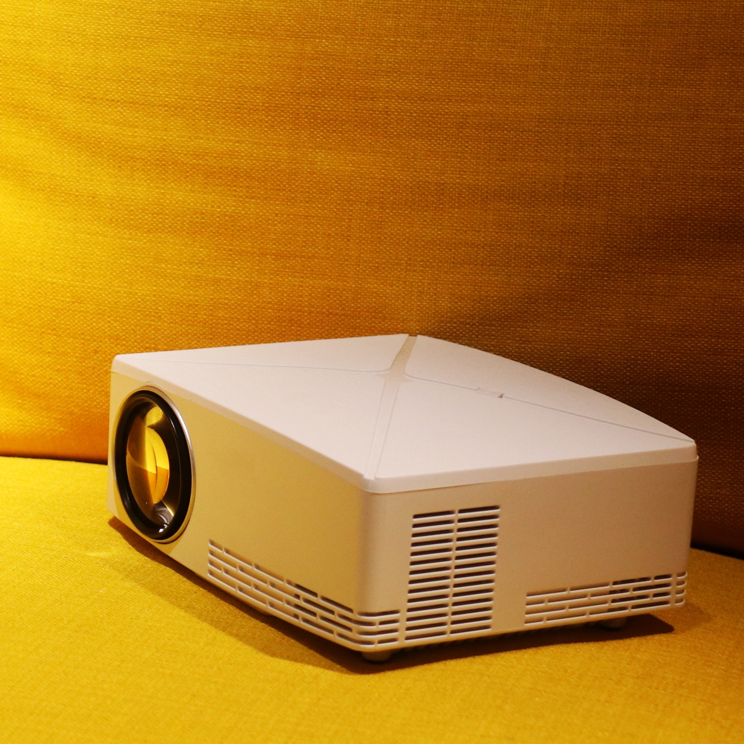 New projector c80up-720p portable HD projector WiFi / Bluetooth wireless same screen