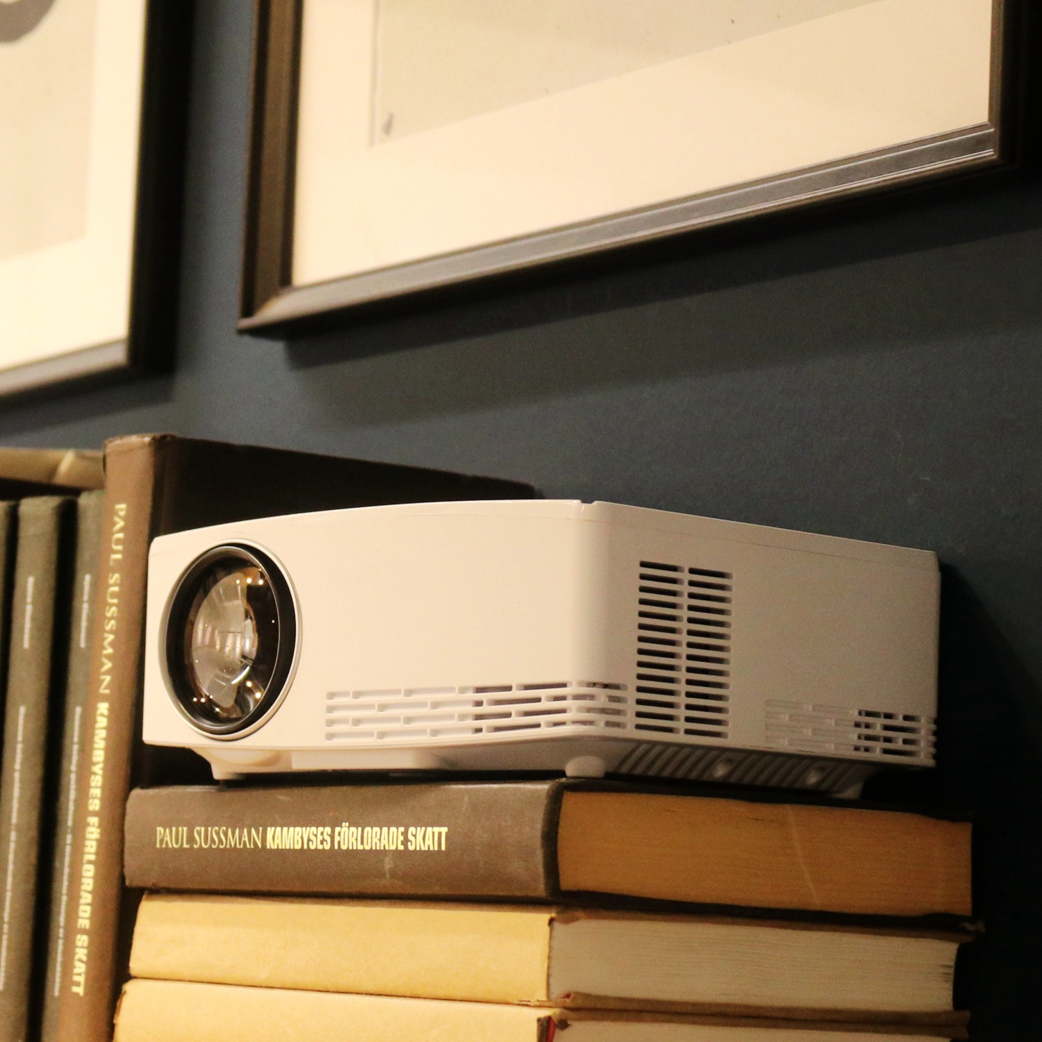 New projector c80up-720p portable HD projector WiFi / Bluetooth wireless same screen