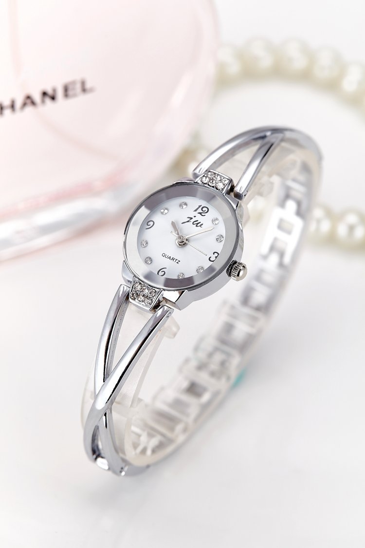 Lady&apos;s steel band student Bracelet life waterproof quartz electronic women&apos;s watch