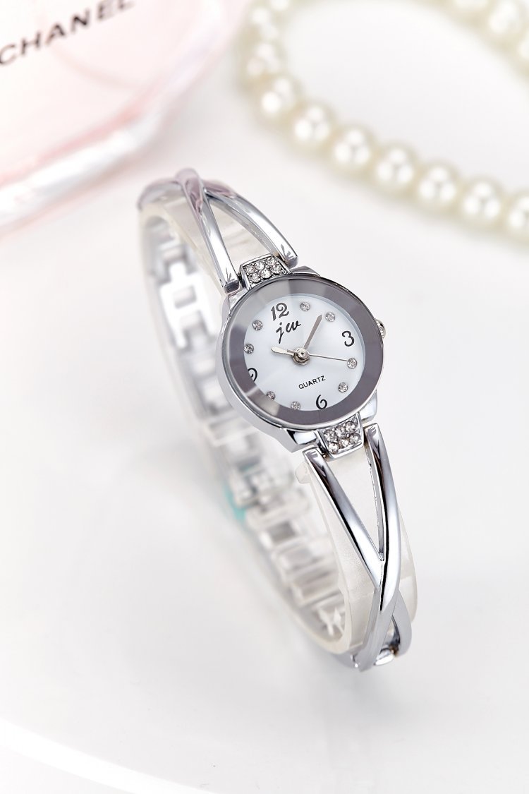 Lady&apos;s steel band student Bracelet life waterproof quartz electronic women&apos;s watch