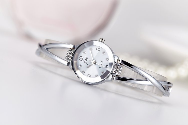 Lady&apos;s steel band student Bracelet life waterproof quartz electronic women&apos;s watch